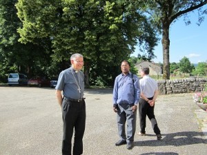 Visite évêque à DROM (4)